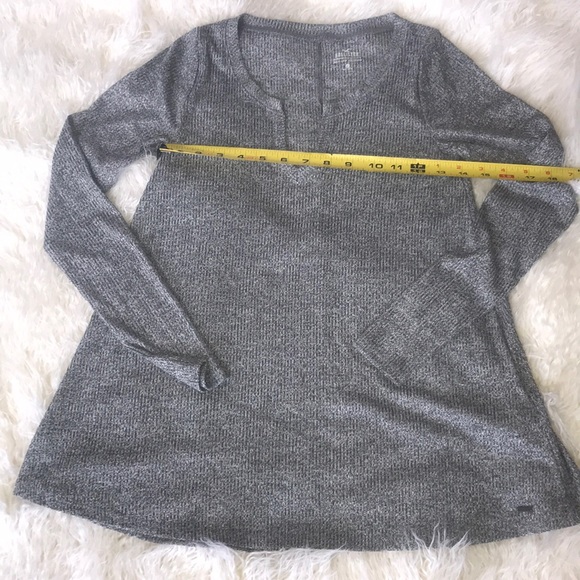 HOLLISTER “MUST HAVE COLLECTION” GRAY SHIRT - Picture 7 of 8